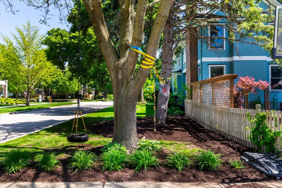 23 N Columbia Street, Naperville, IL 60540
