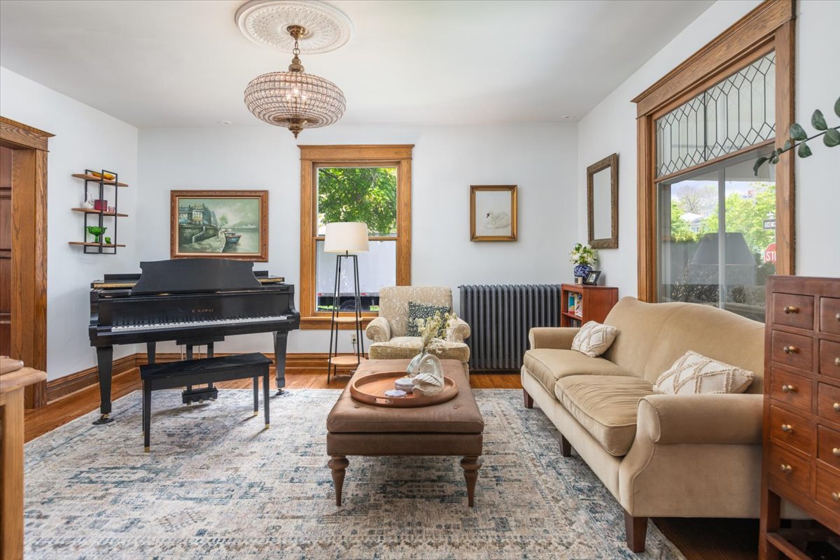 23 N Columbia Street, Naperville, IL 60540