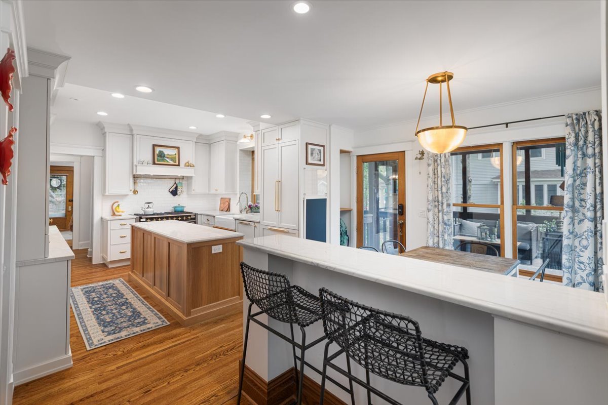 23 N Columbia Street, Naperville, IL 60540