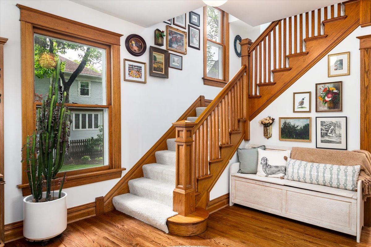 23 N Columbia Street, Naperville, IL 60540
