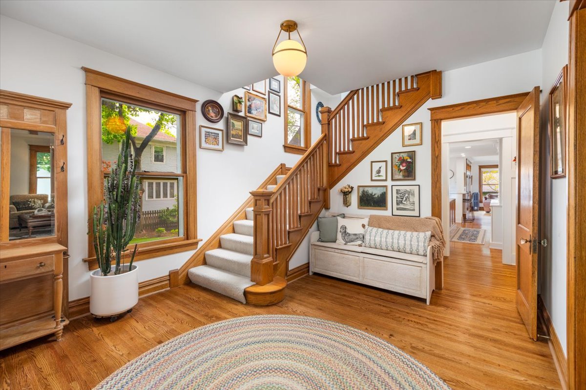 23 N Columbia Street, Naperville, IL 60540