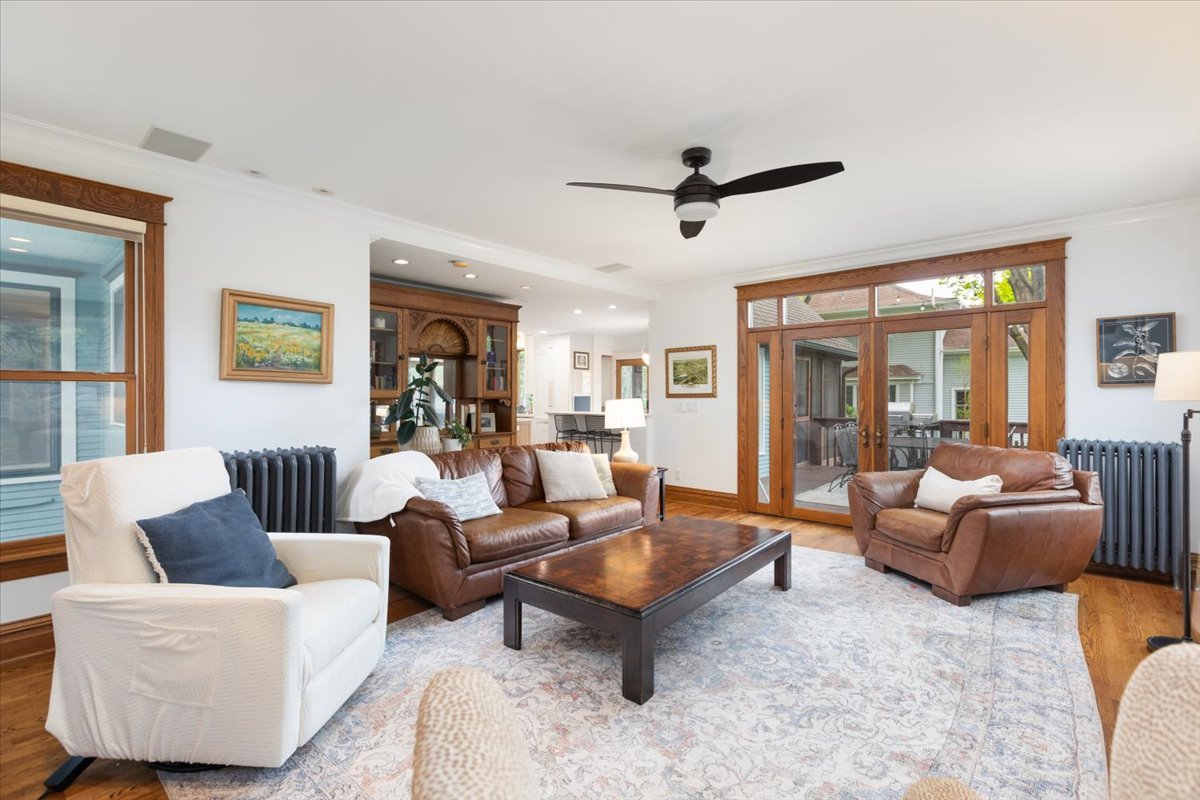 23 N Columbia Street, Naperville, IL 60540