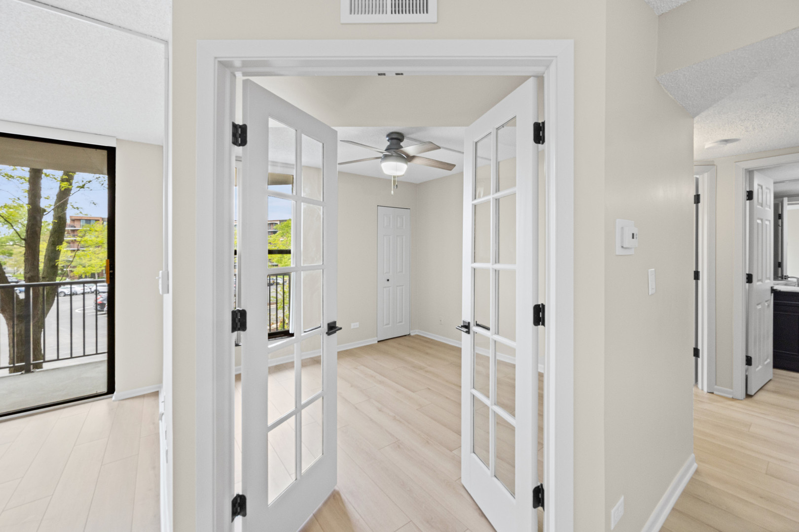 509 Aurora Avenue #202, Naperville, IL 60540