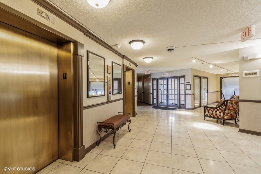 509 Aurora Avenue #202, Naperville, IL 60540