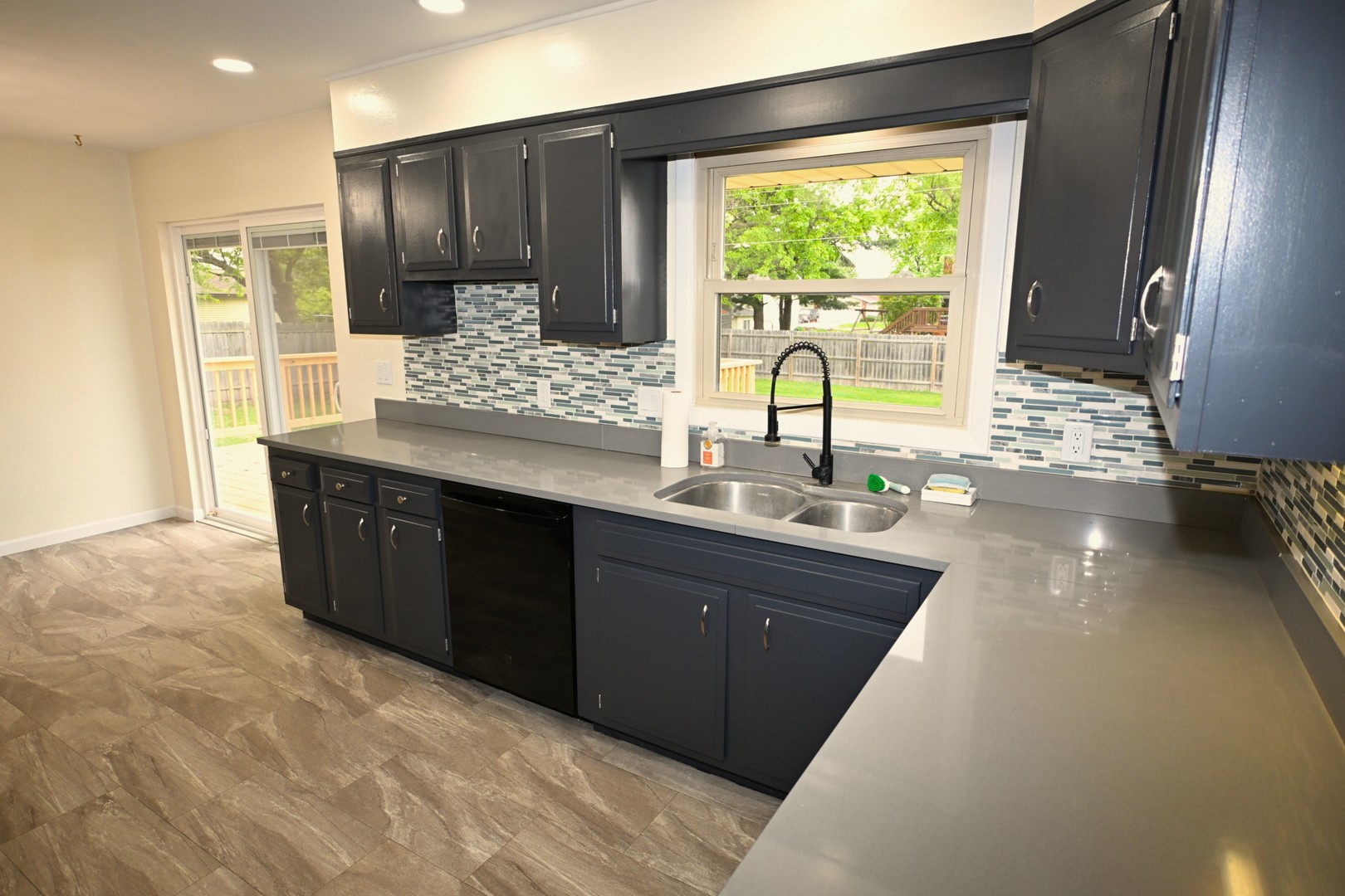 49 E 6th Street, El Paso, IL 61738