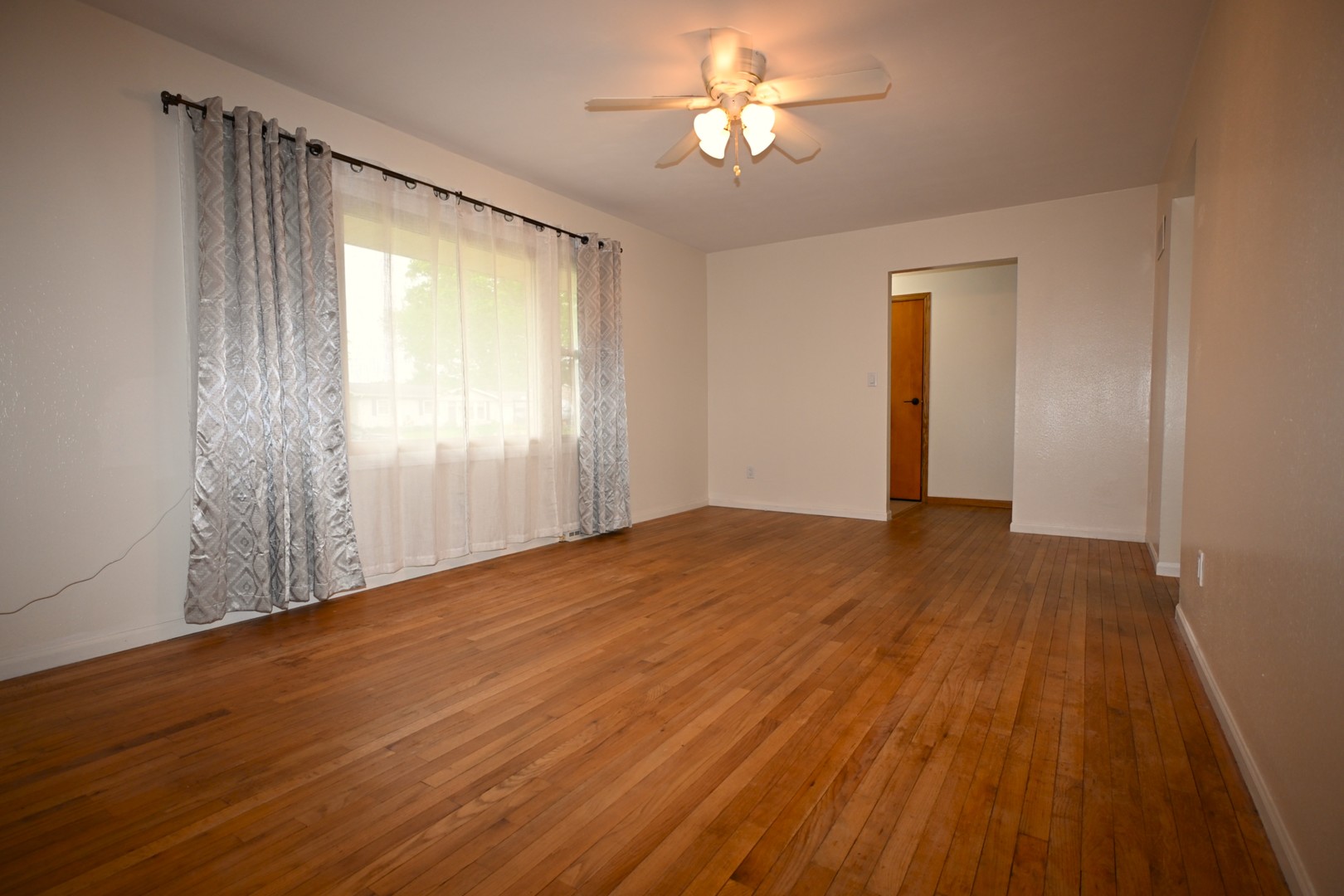 49 E 6th Street, El Paso, IL 61738