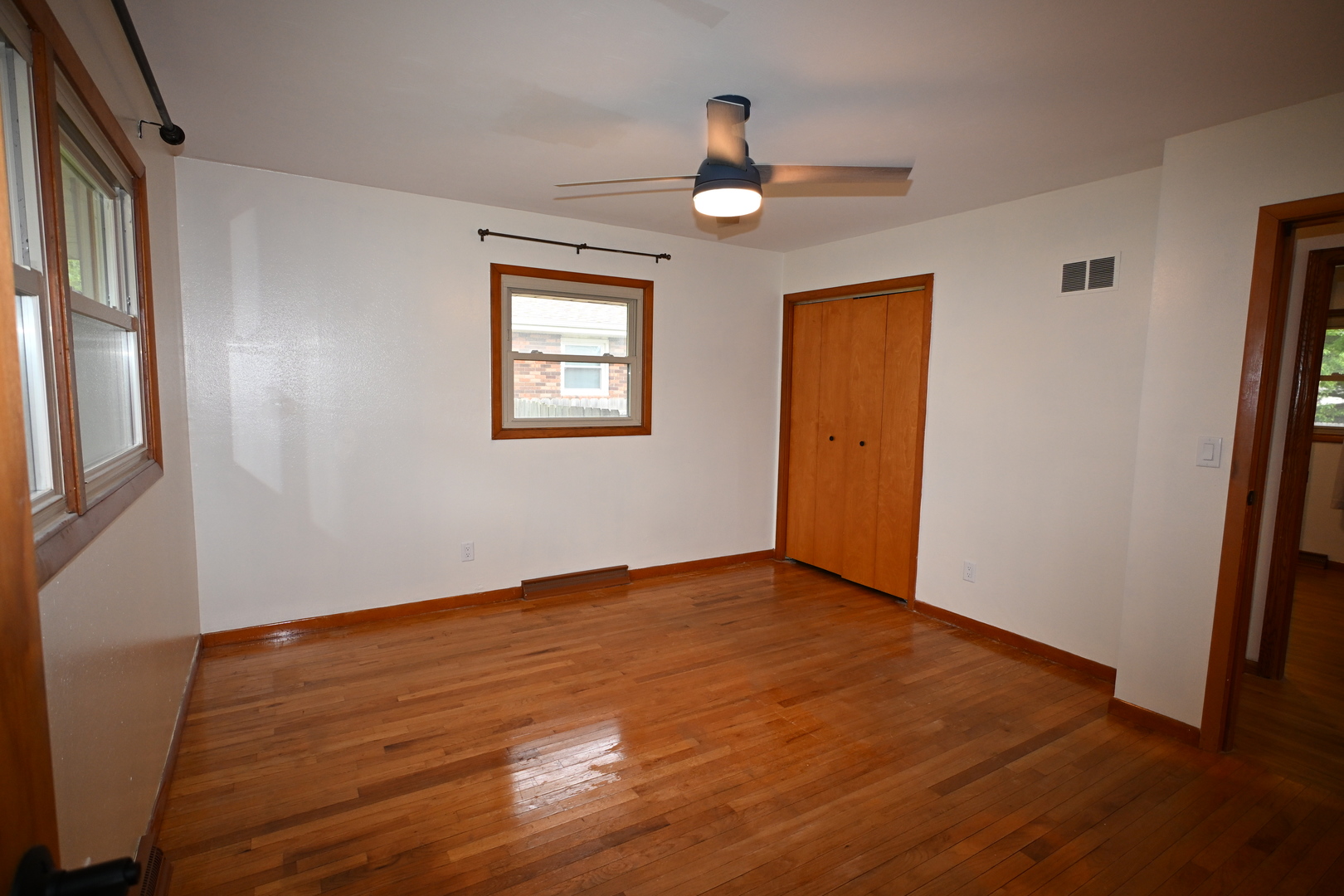 49 E 6th Street, El Paso, IL 61738