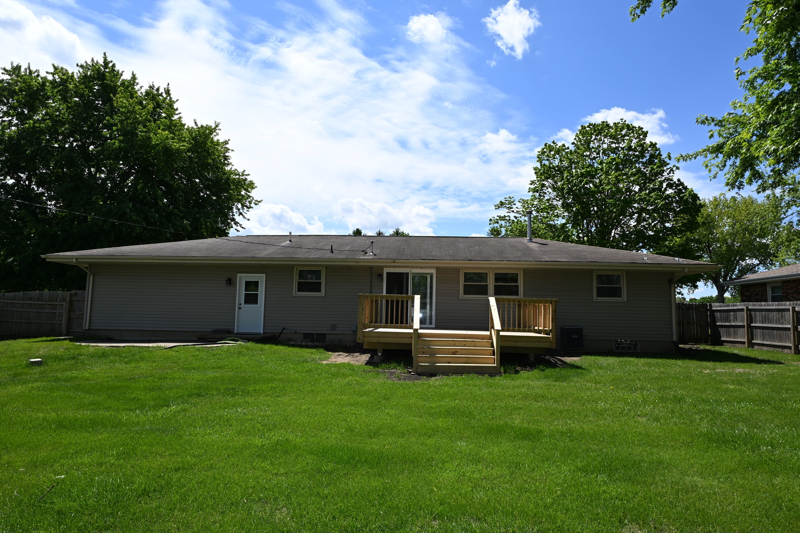 49 E 6th Street, El Paso, IL 61738