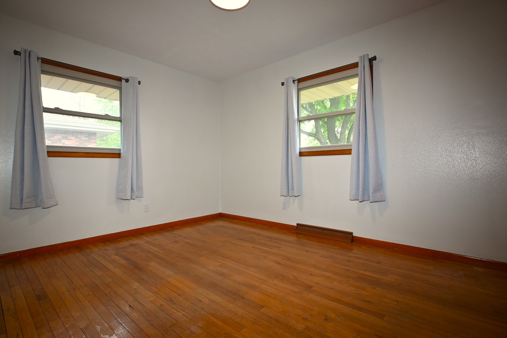 49 E 6th Street, El Paso, IL 61738