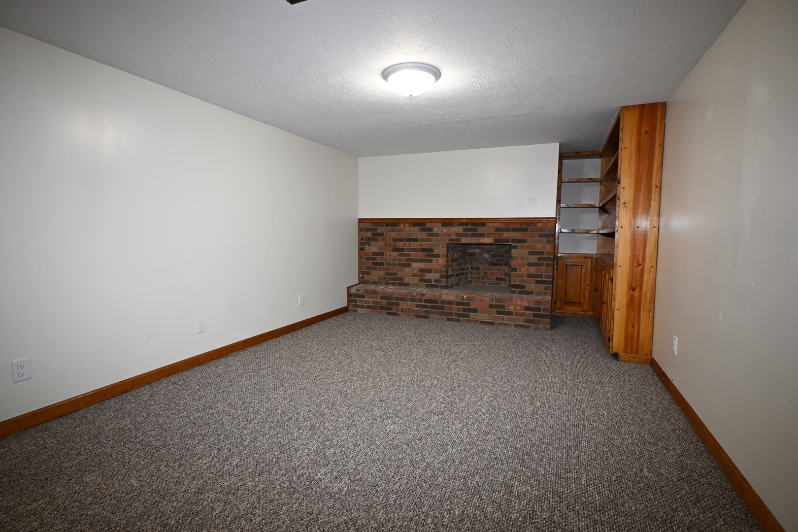 49 E 6th Street, El Paso, IL 61738