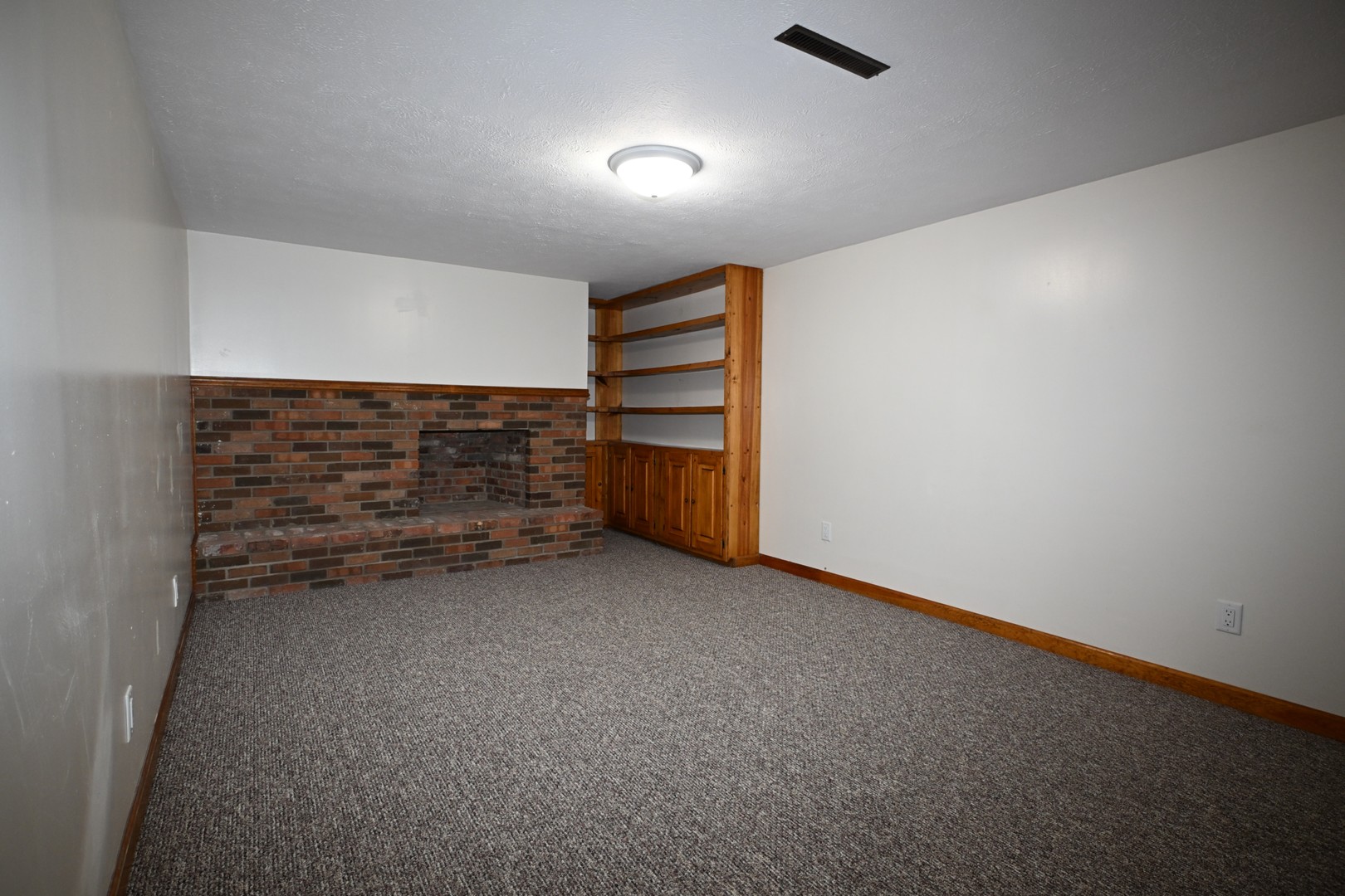 49 E 6th Street, El Paso, IL 61738