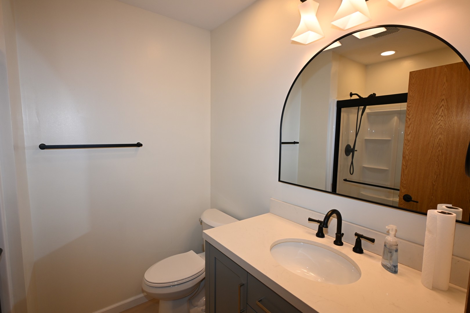 49 E 6th Street, El Paso, IL 61738