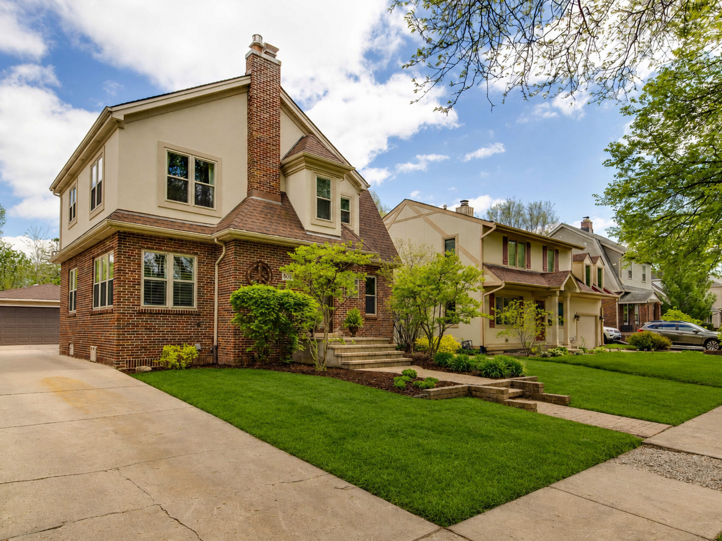 805 S Mitchell Avenue, Arlington Heights, IL 60005