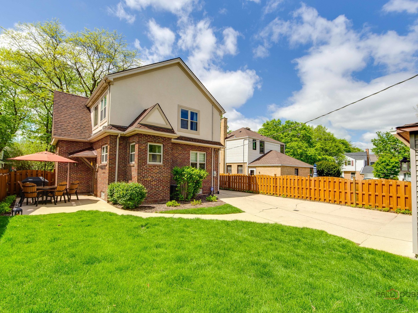 805 S Mitchell Avenue, Arlington Heights, IL 60005