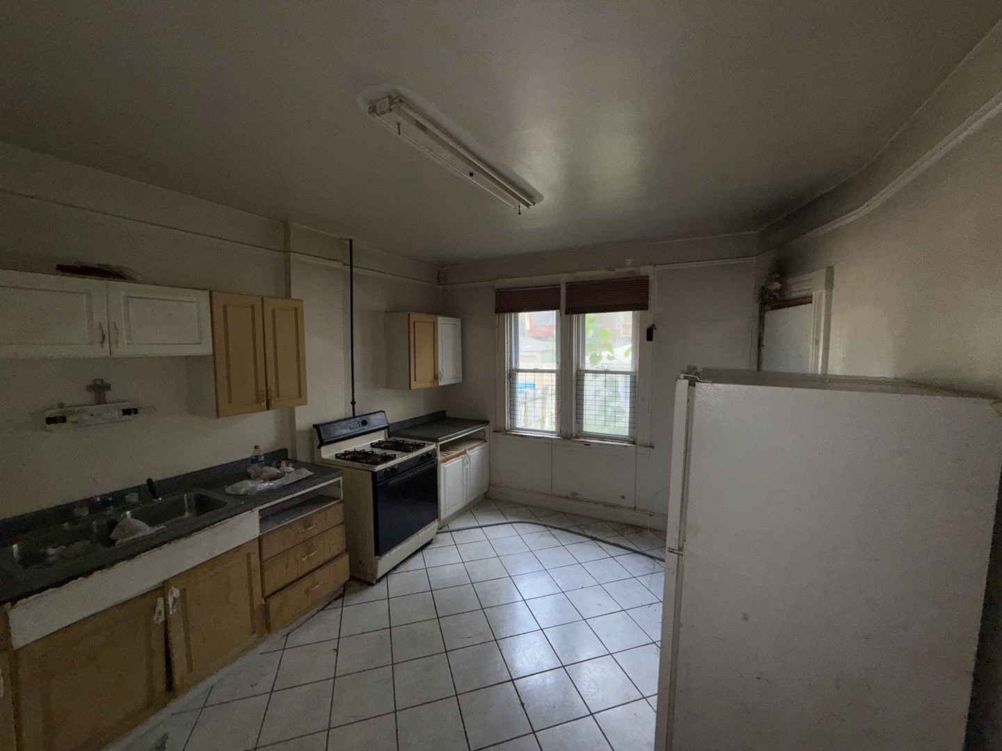 10547 S Corliss Avenue, Chicago, IL 60628
