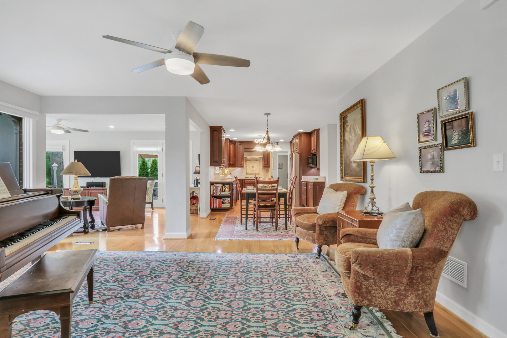 1525 Saratoga Court, Libertyville, IL 60048