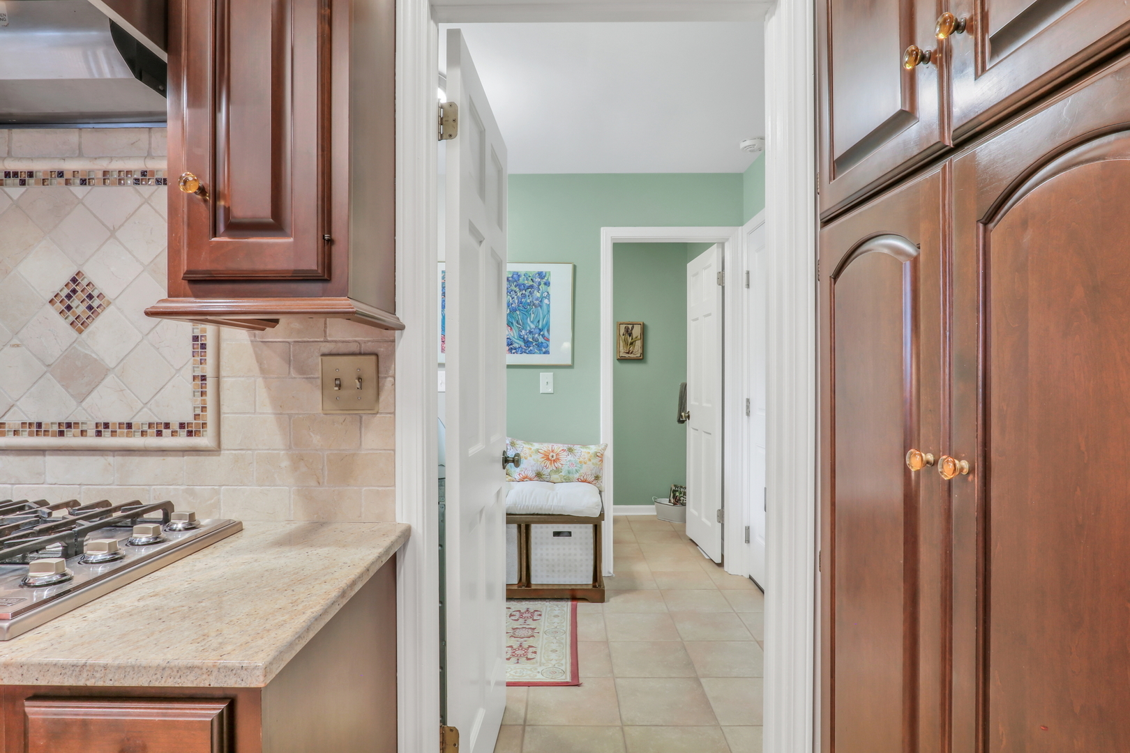 1525 Saratoga Court, Libertyville, IL 60048