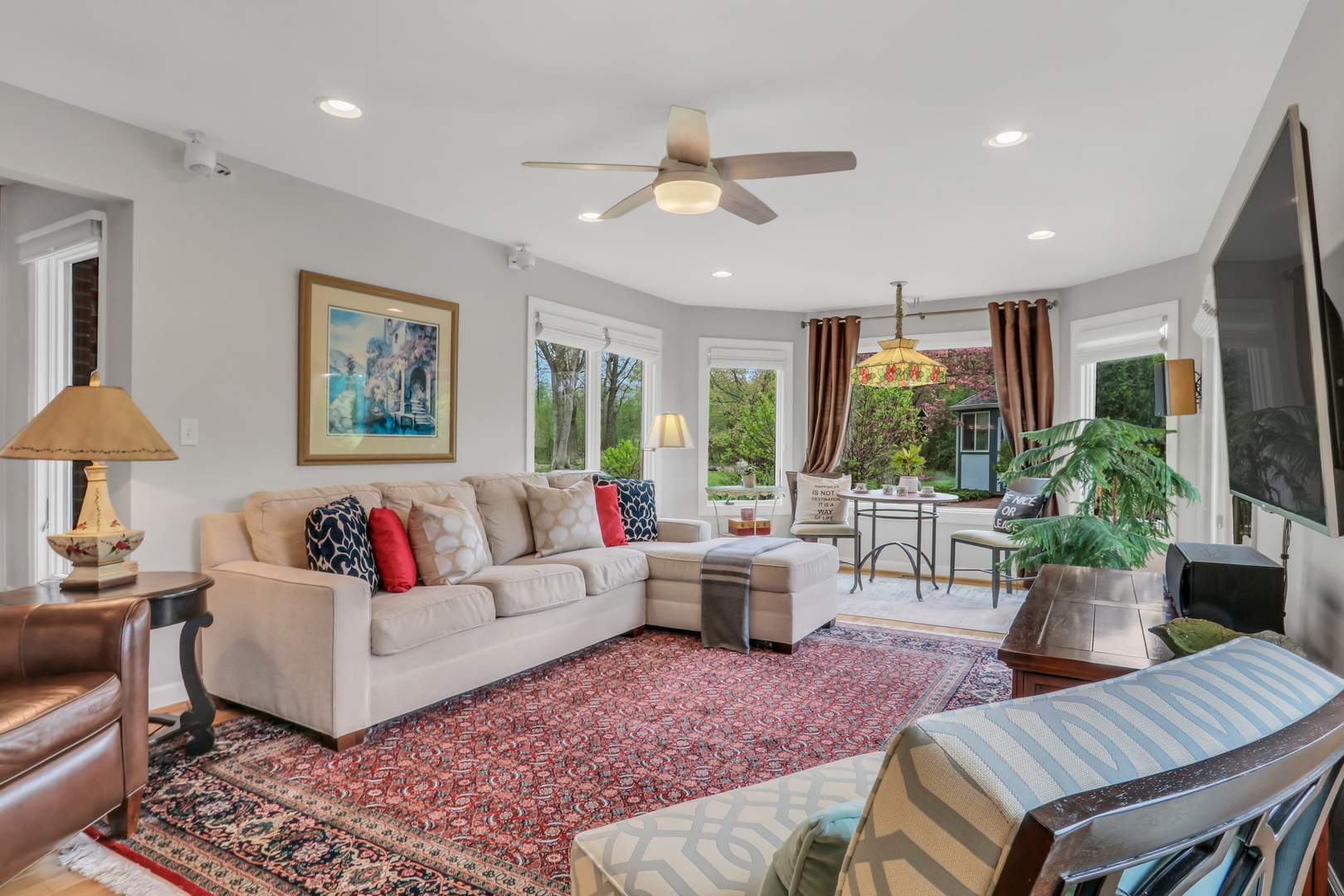 1525 Saratoga Court, Libertyville, IL 60048