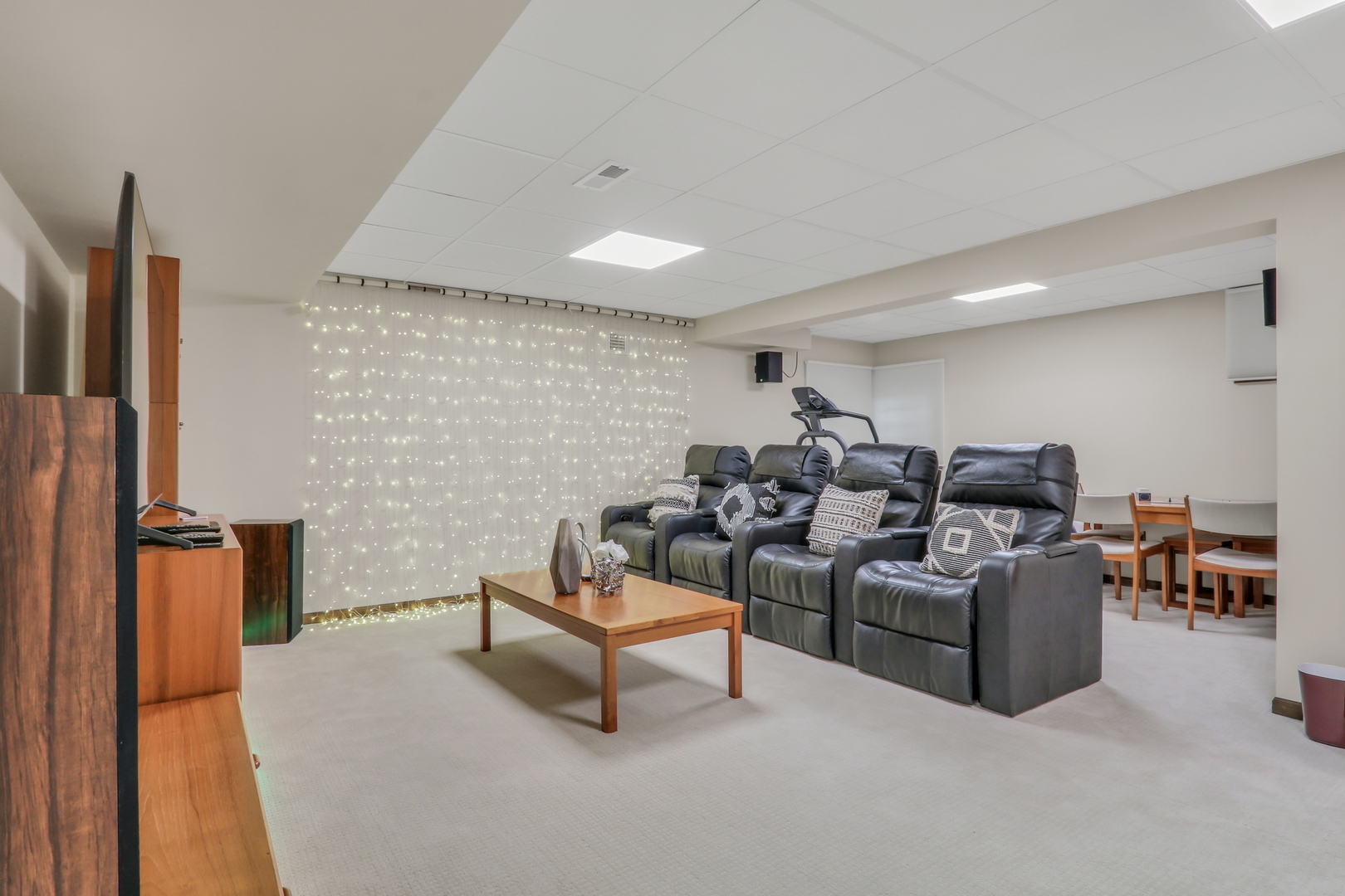 1525 Saratoga Court, Libertyville, IL 60048