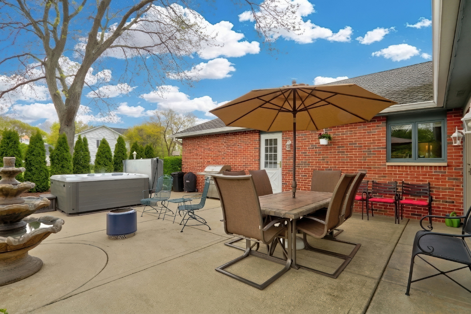 1525 Saratoga Court, Libertyville, IL 60048