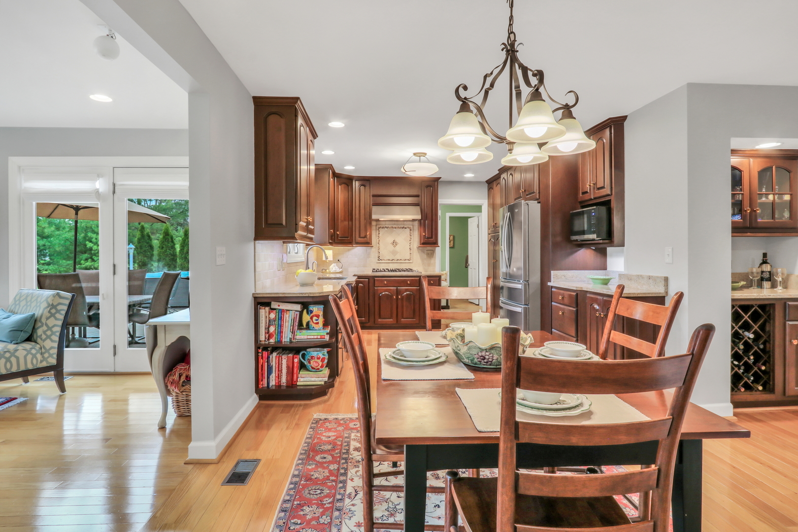 1525 Saratoga Court, Libertyville, IL 60048