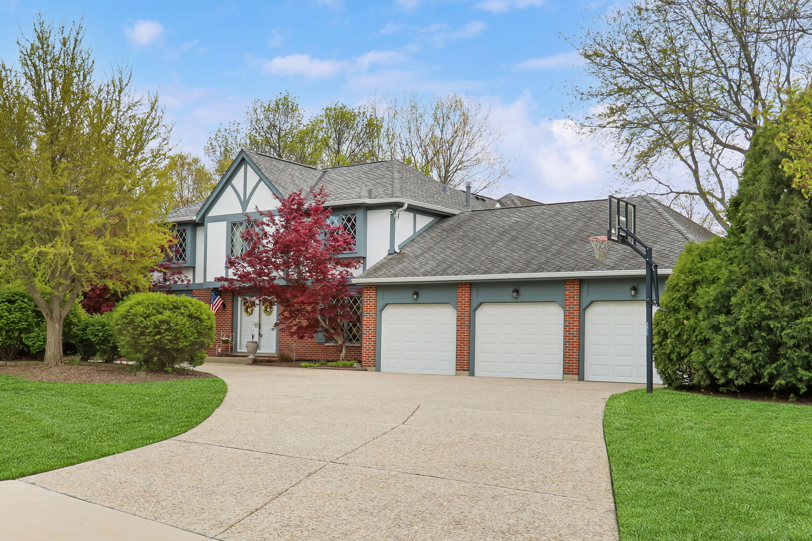 1525 Saratoga Court, Libertyville, IL 60048