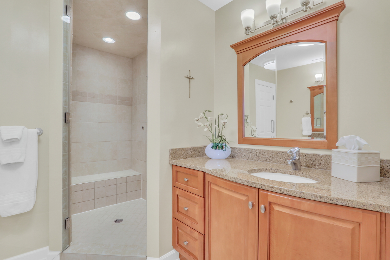 1525 Saratoga Court, Libertyville, IL 60048