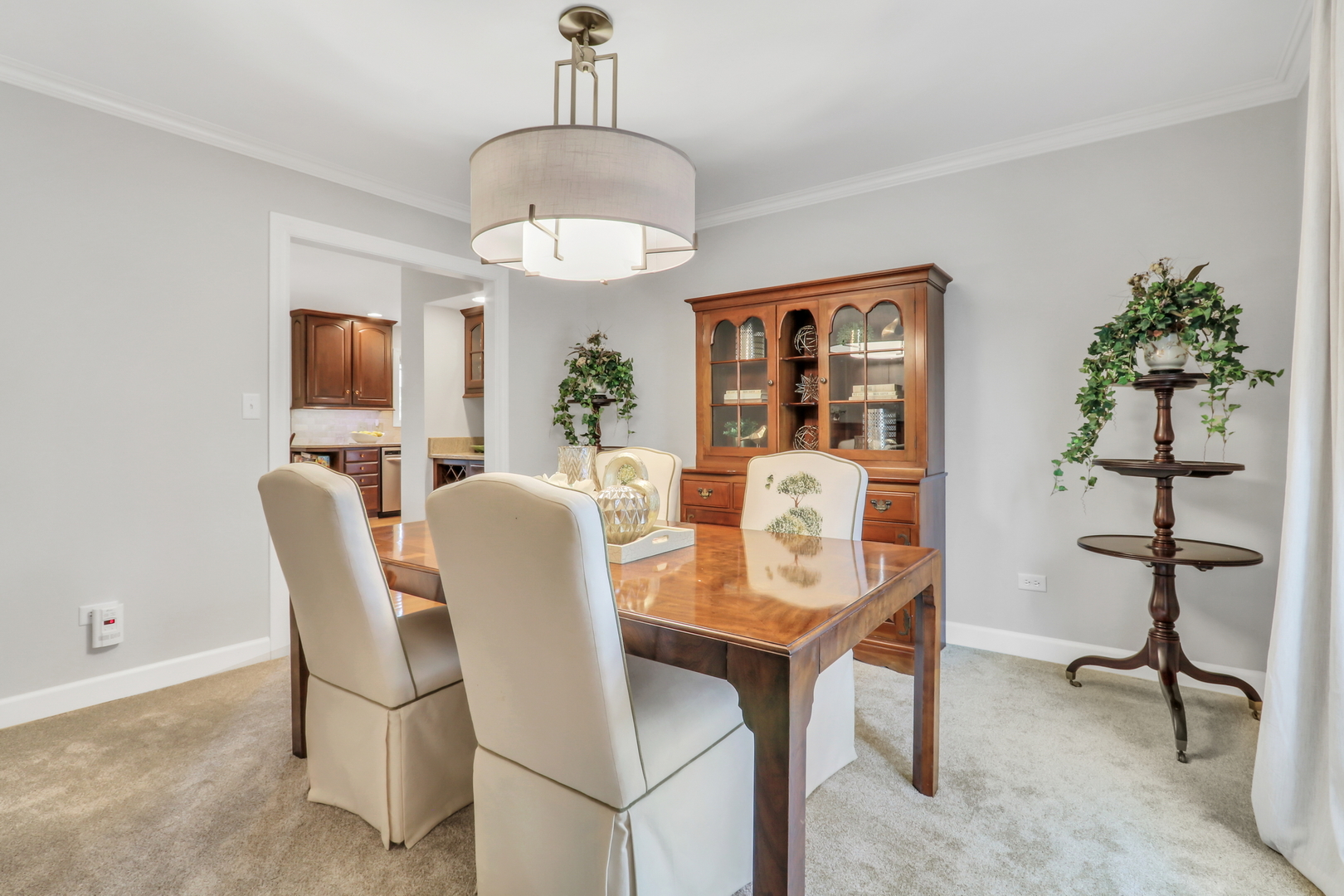 1525 Saratoga Court, Libertyville, IL 60048