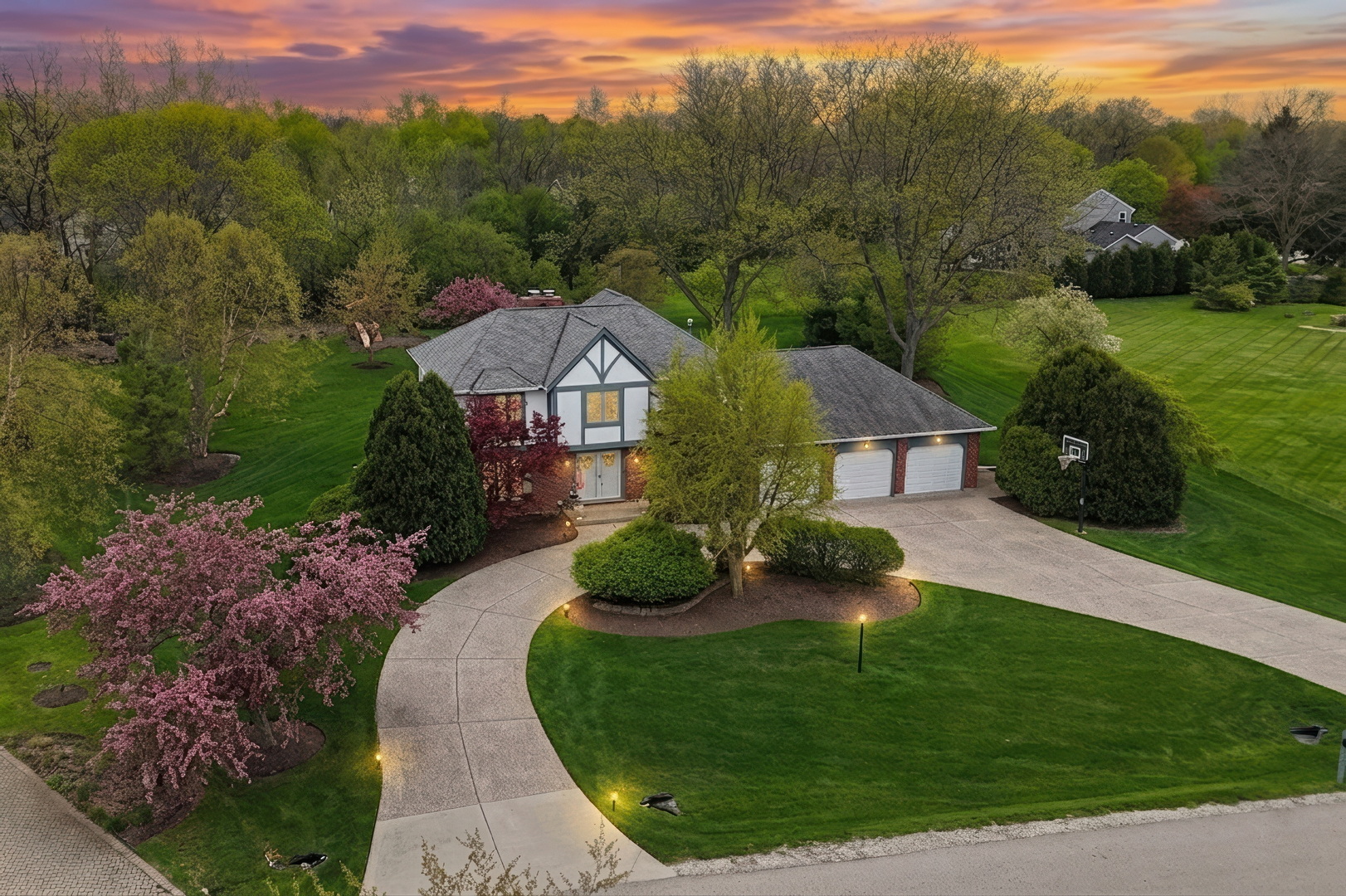 1525 Saratoga Court, Libertyville, IL 60048