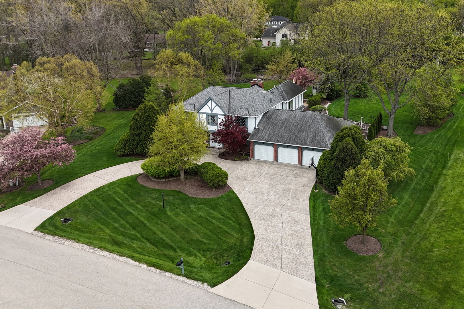 1525 Saratoga Court, Libertyville, IL 60048