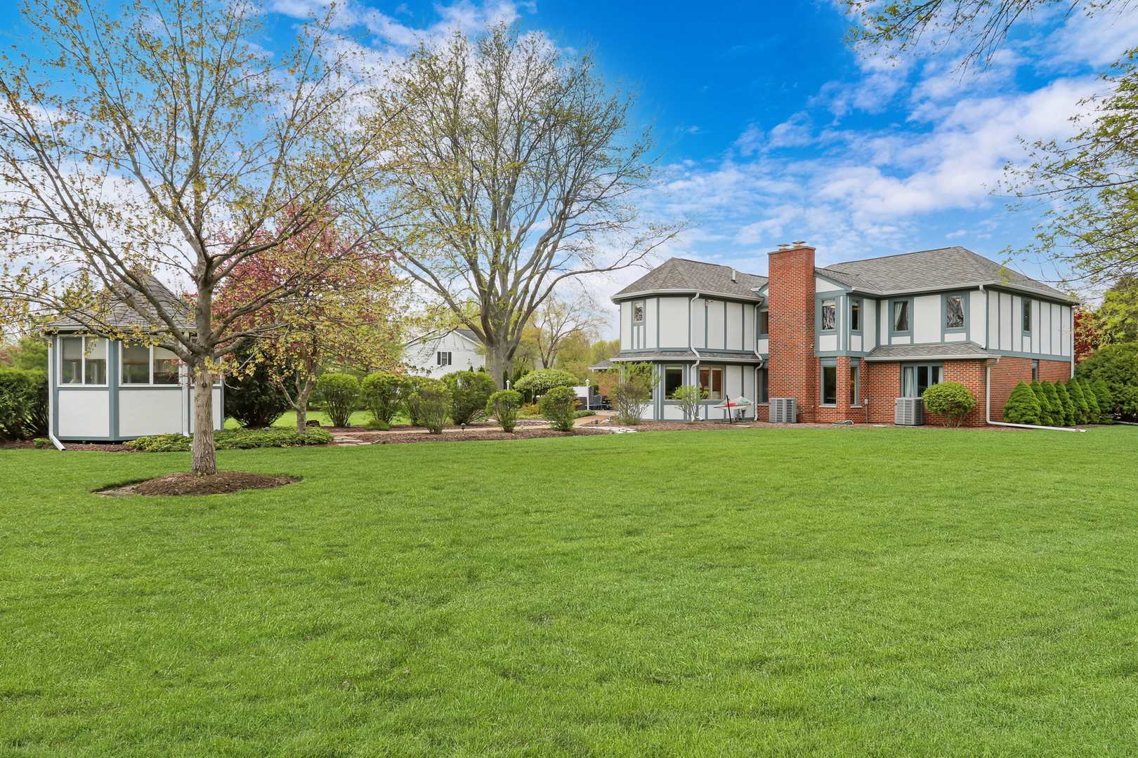 1525 Saratoga Court, Libertyville, IL 60048