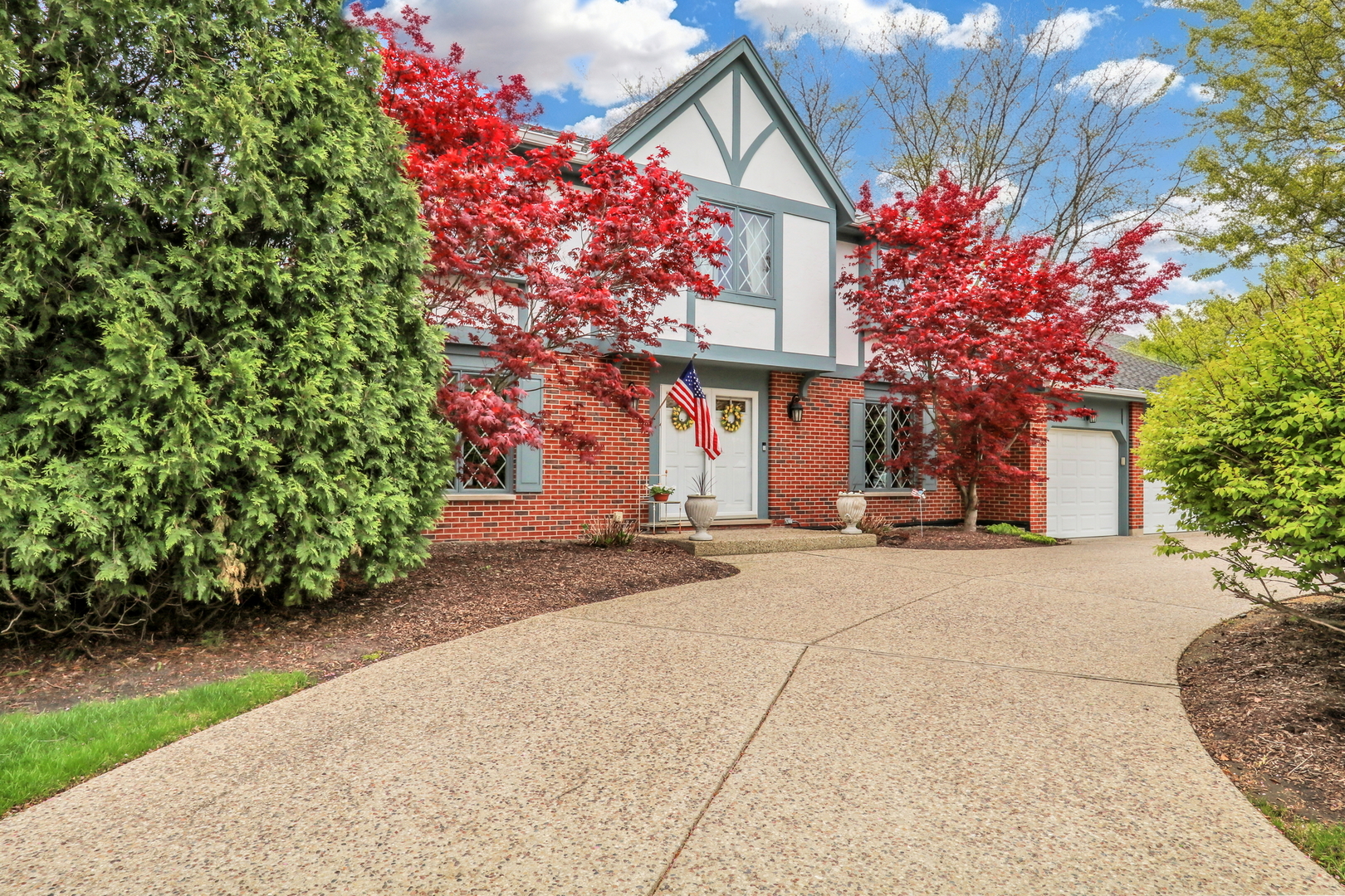 1525 Saratoga Court, Libertyville, IL 60048