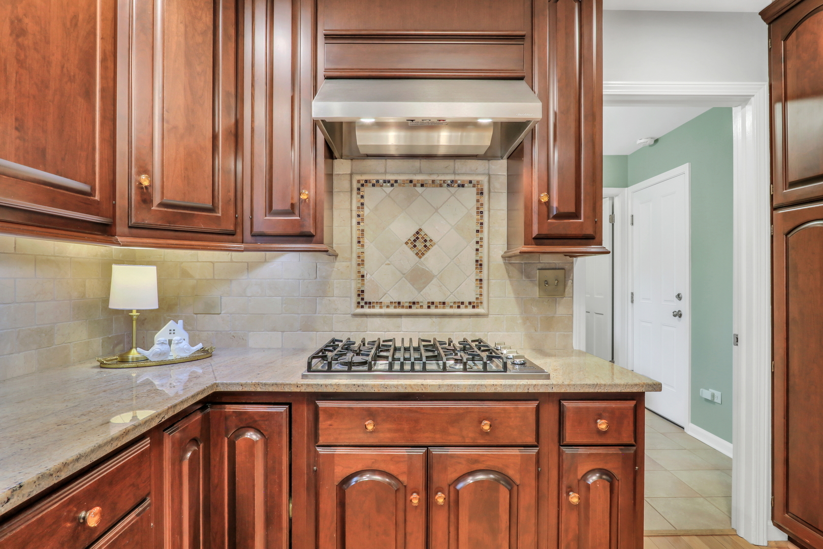 1525 Saratoga Court, Libertyville, IL 60048