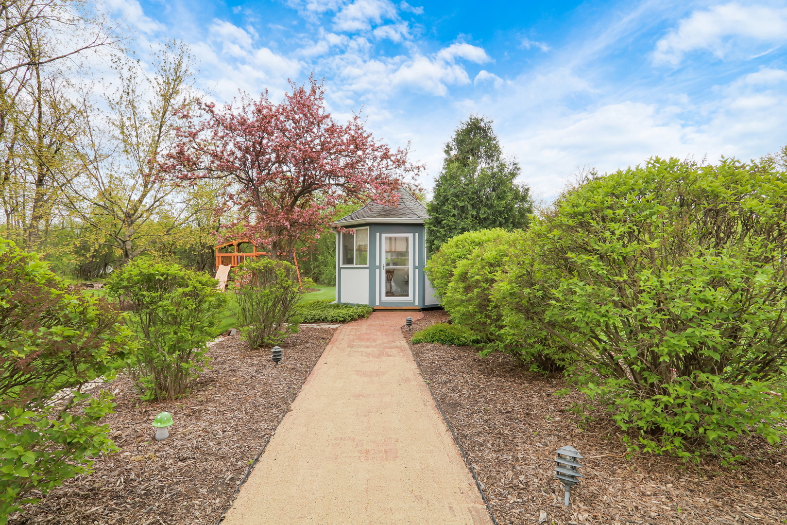 1525 Saratoga Court, Libertyville, IL 60048