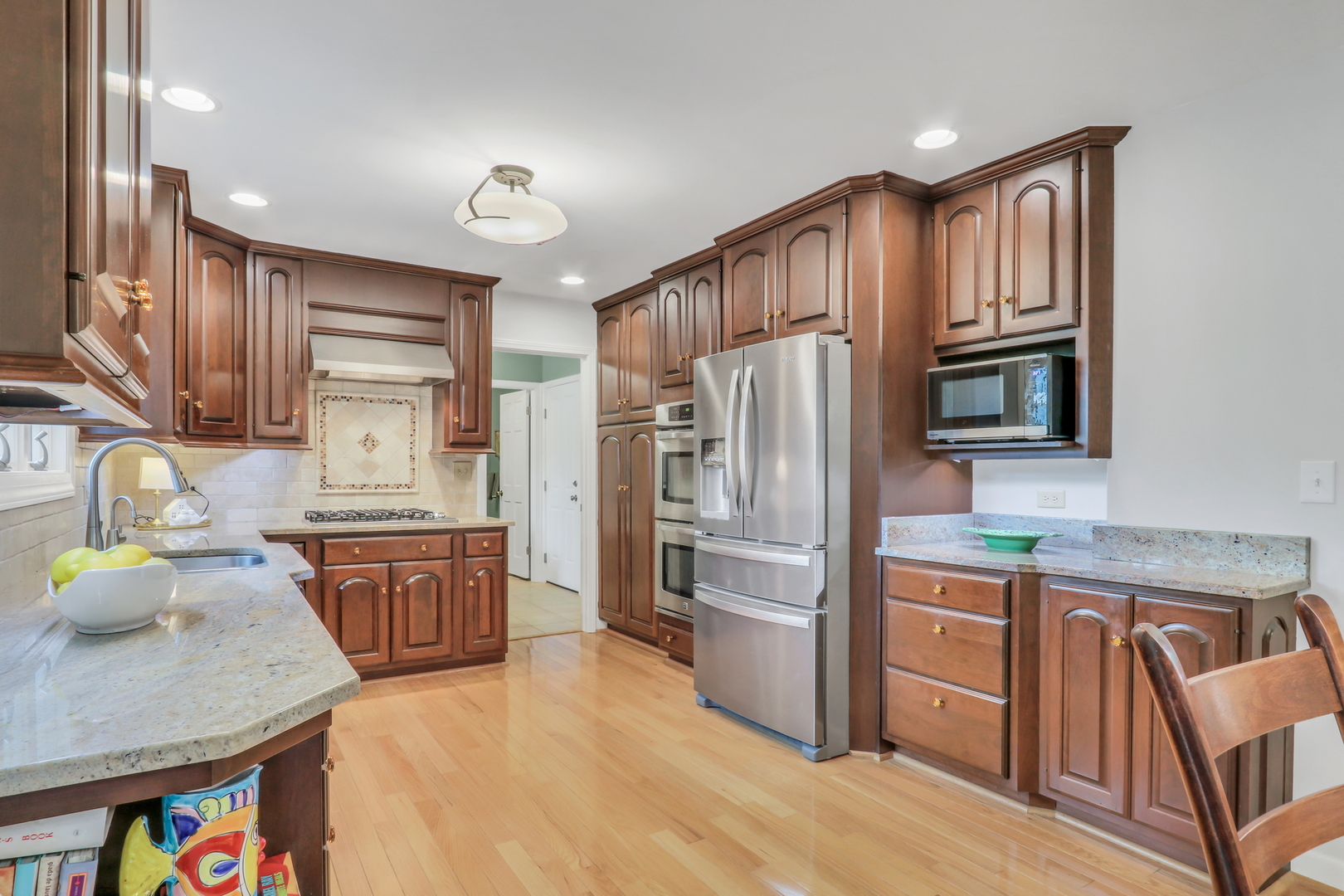 1525 Saratoga Court, Libertyville, IL 60048