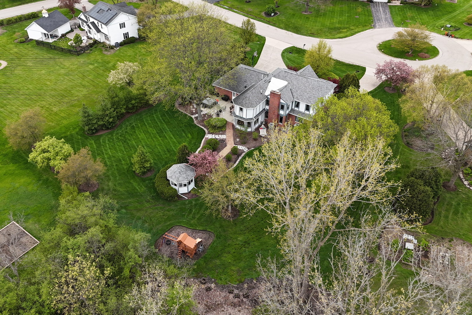 1525 Saratoga Court, Libertyville, IL 60048