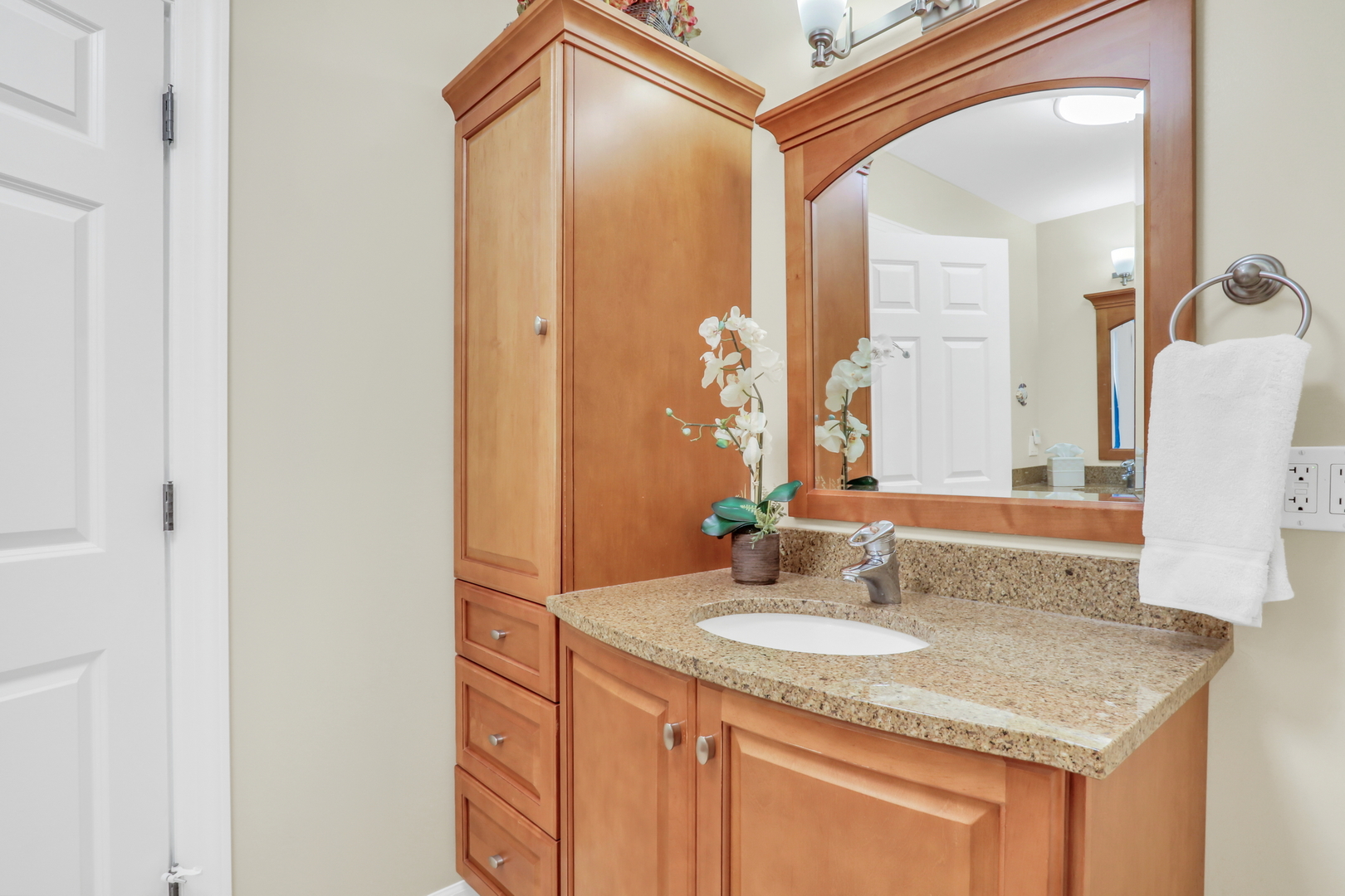 1525 Saratoga Court, Libertyville, IL 60048