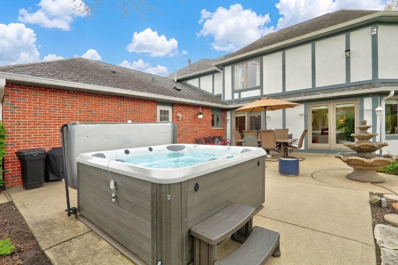 1525 Saratoga Court, Libertyville, IL 60048