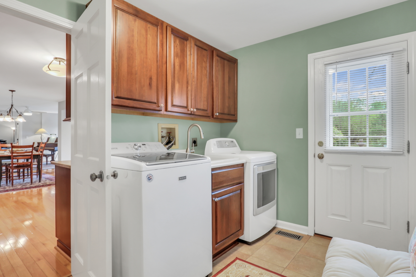 1525 Saratoga Court, Libertyville, IL 60048