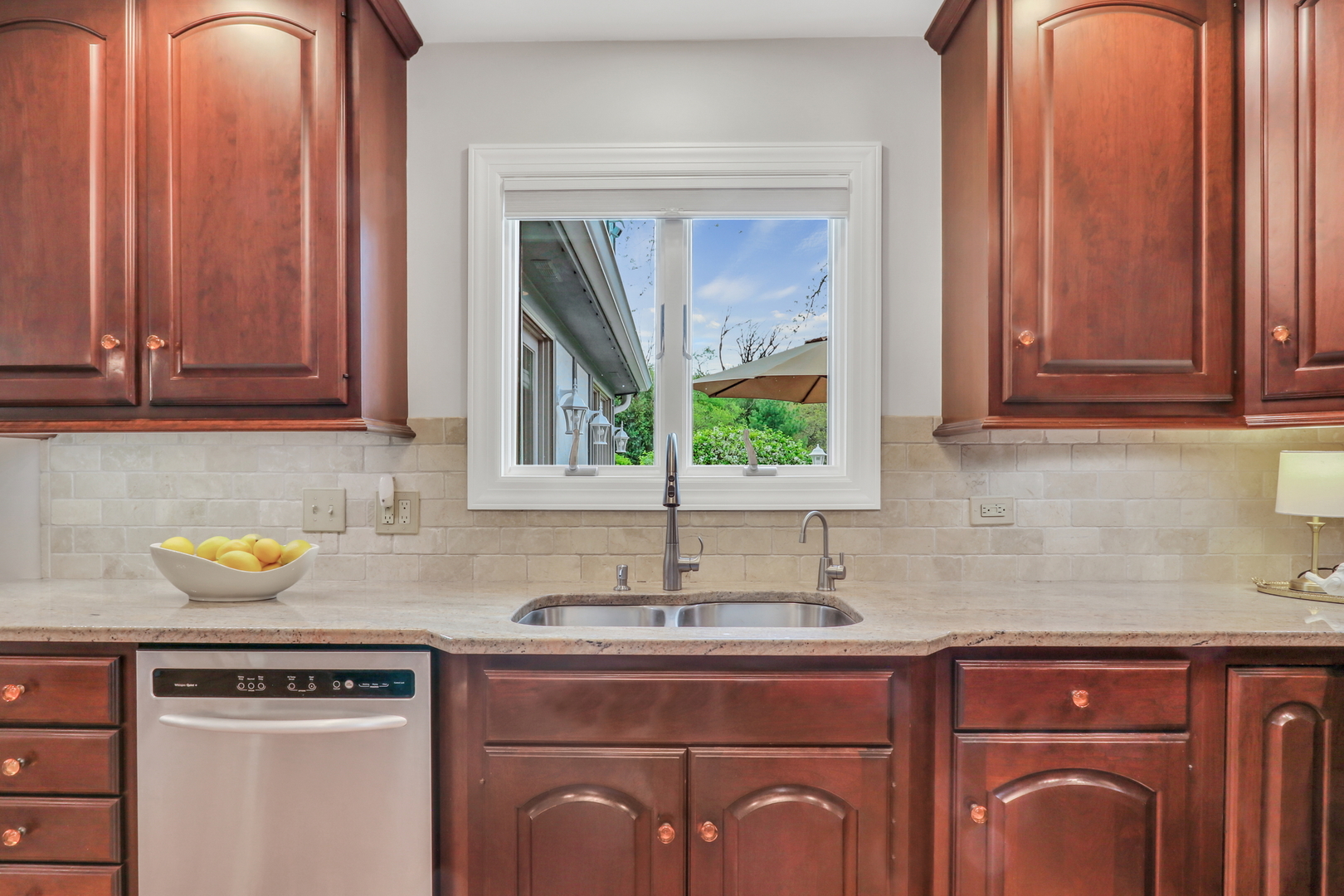 1525 Saratoga Court, Libertyville, IL 60048