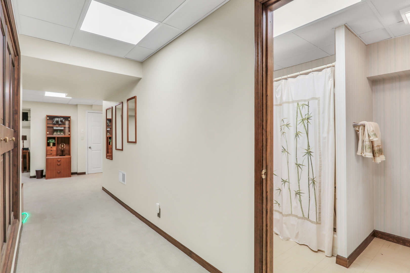 1525 Saratoga Court, Libertyville, IL 60048