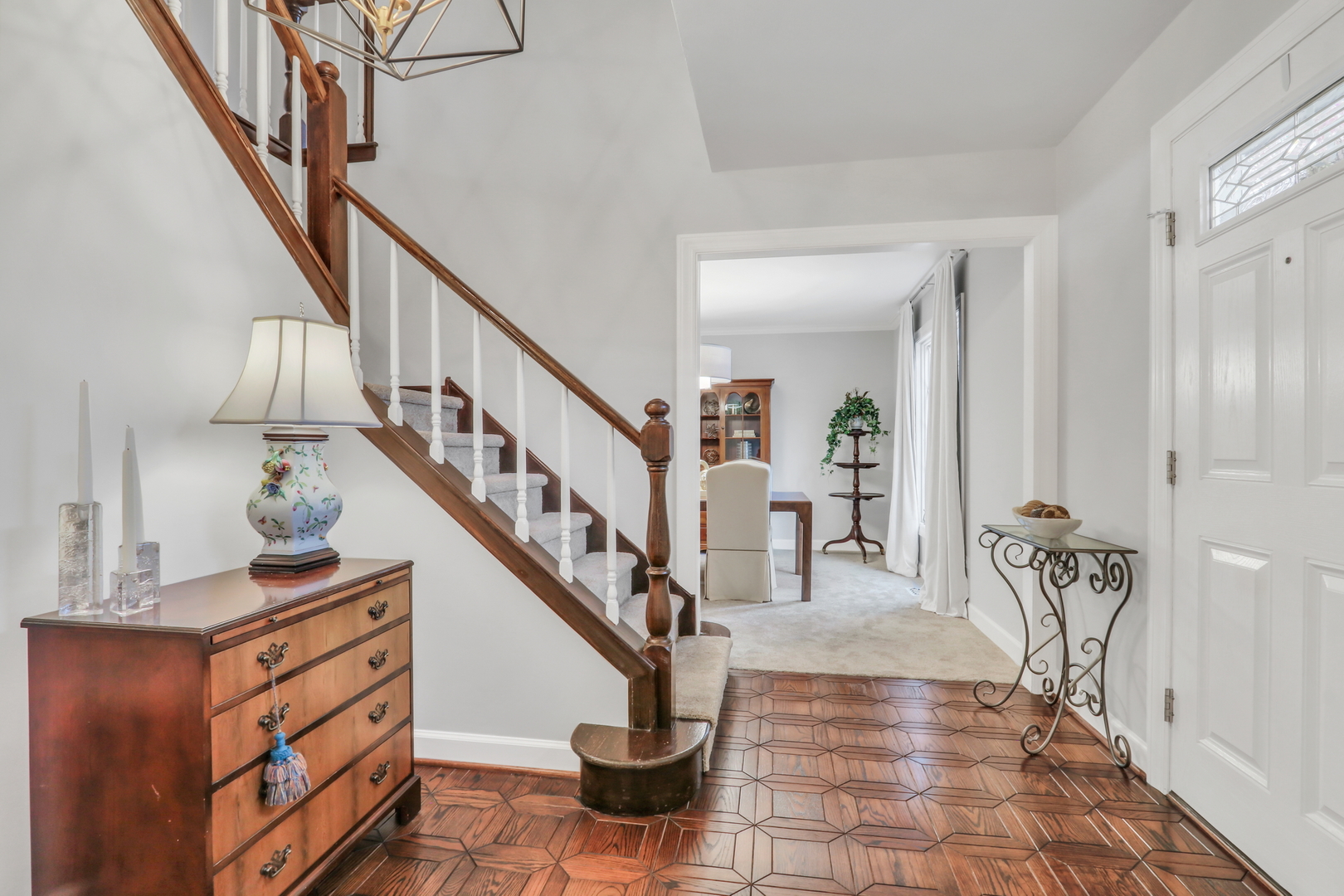 1525 Saratoga Court, Libertyville, IL 60048