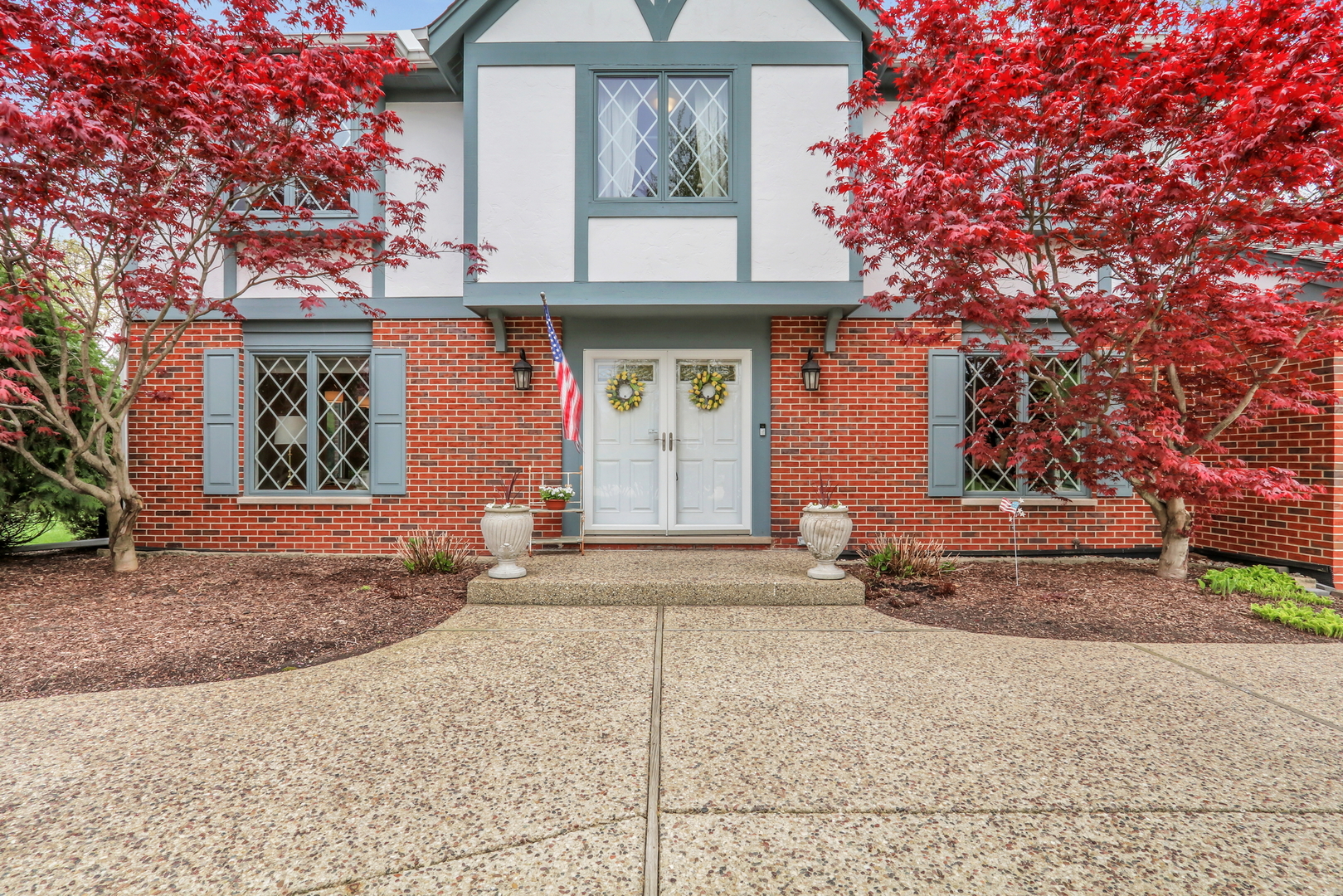 1525 Saratoga Court, Libertyville, IL 60048