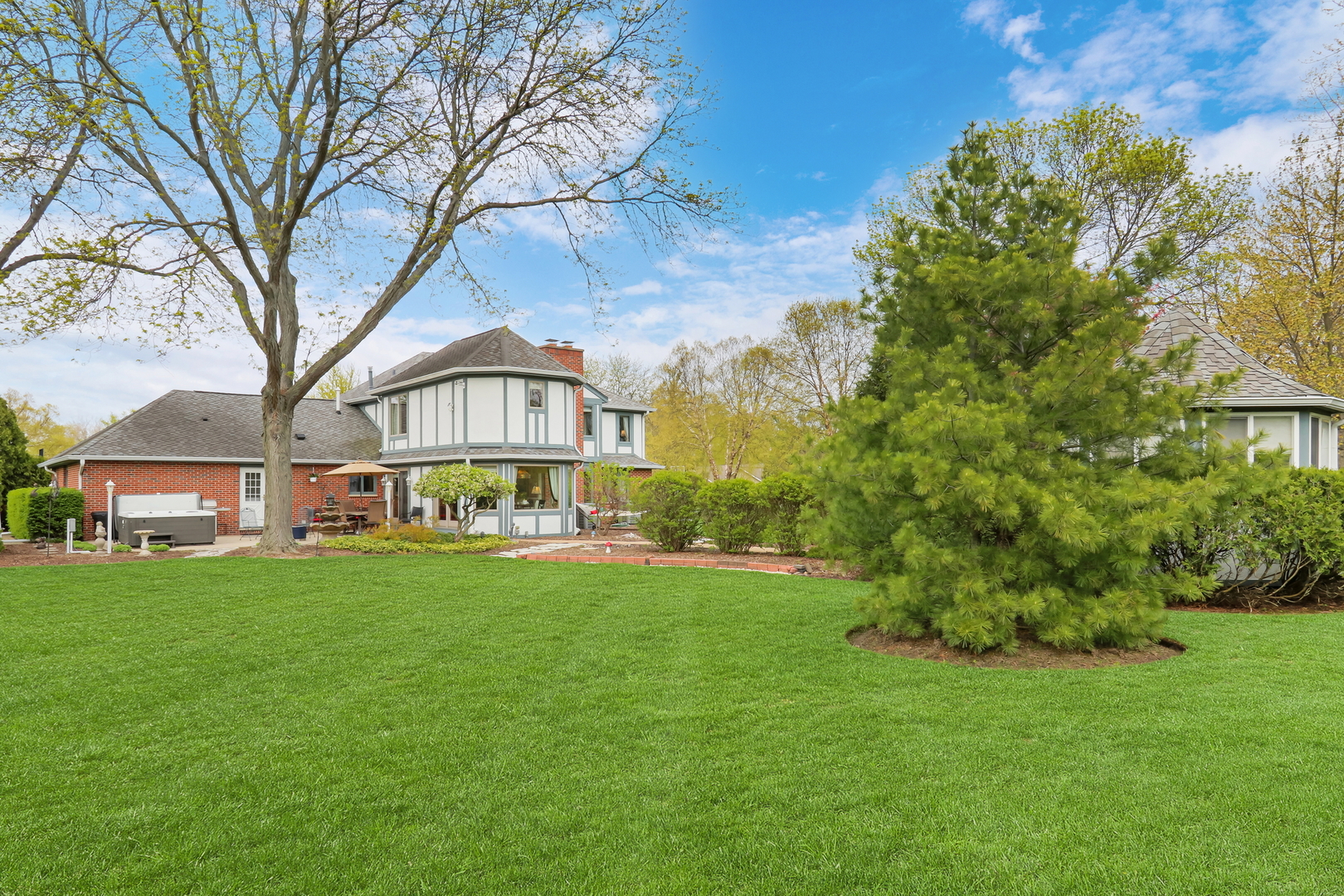 1525 Saratoga Court, Libertyville, IL 60048