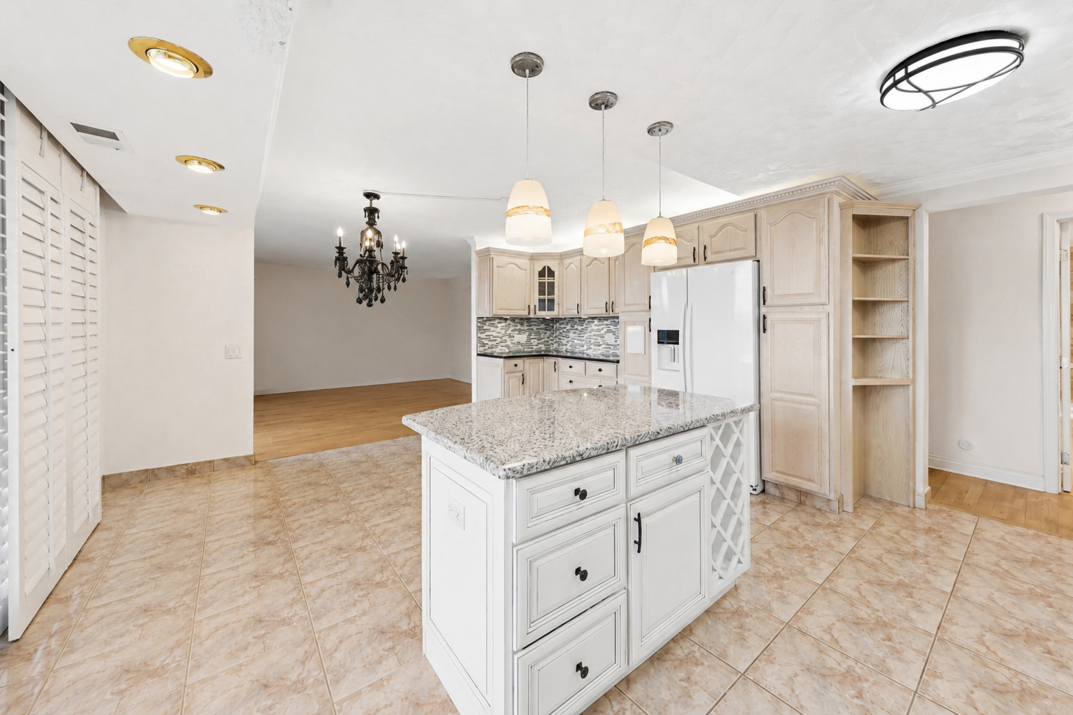 2 S ATRIUM Way #603, Elmhurst, IL 60126