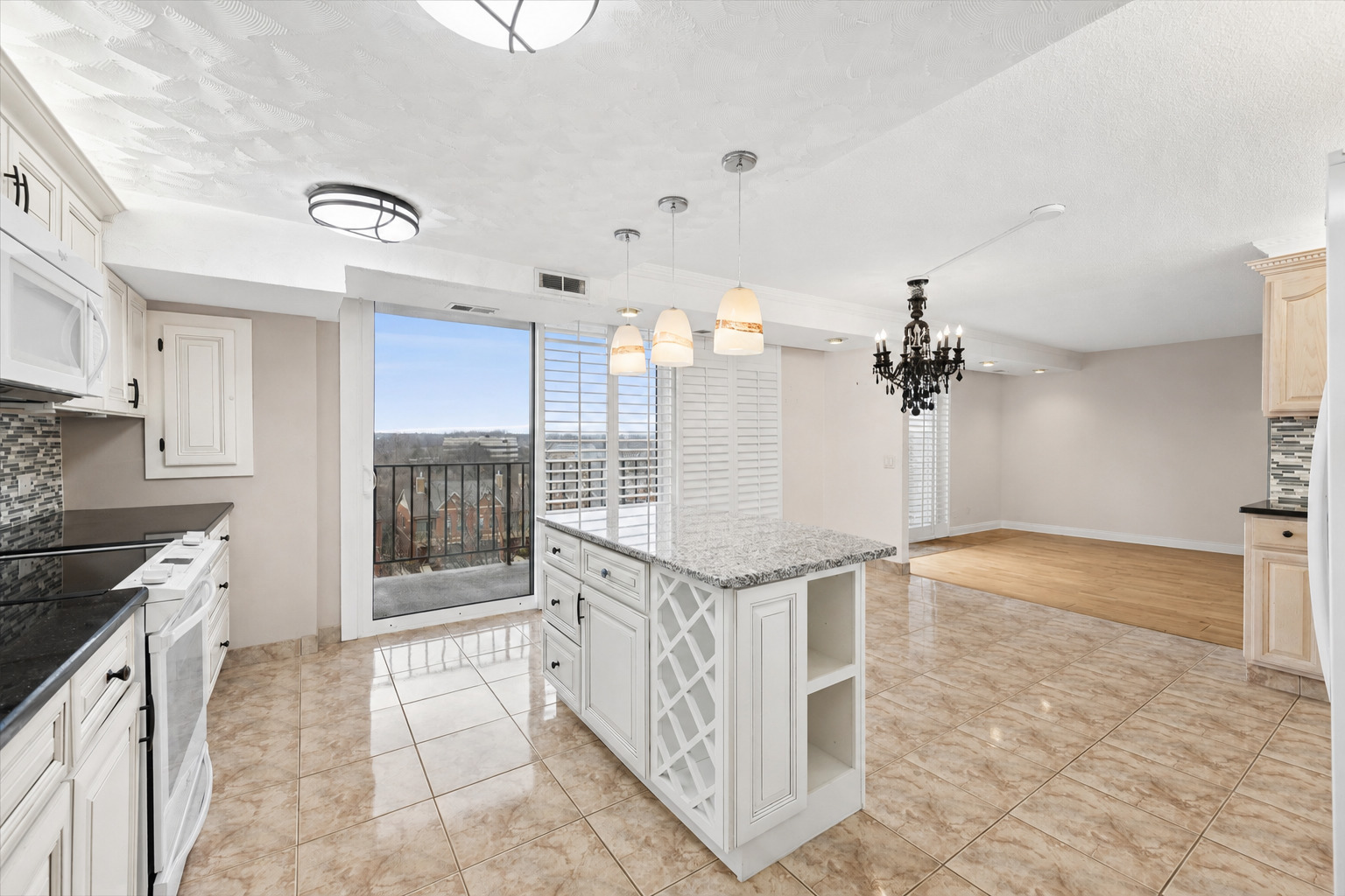 2 S ATRIUM Way #603, Elmhurst, IL 60126