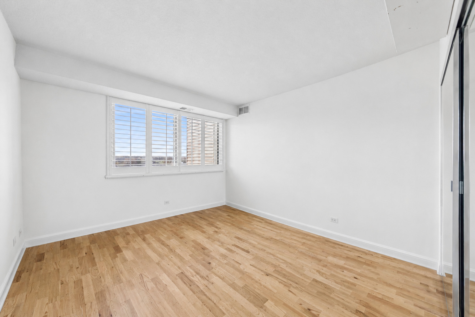 2 S ATRIUM Way #603, Elmhurst, IL 60126