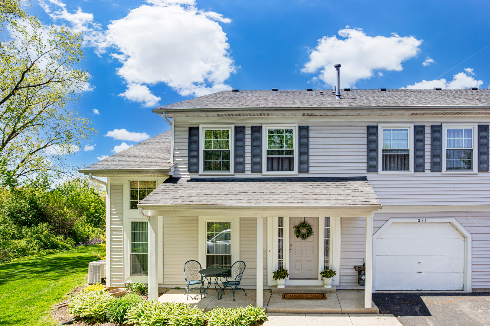 271 BUTTERNUT Lane #271, Streamwood, IL 60107