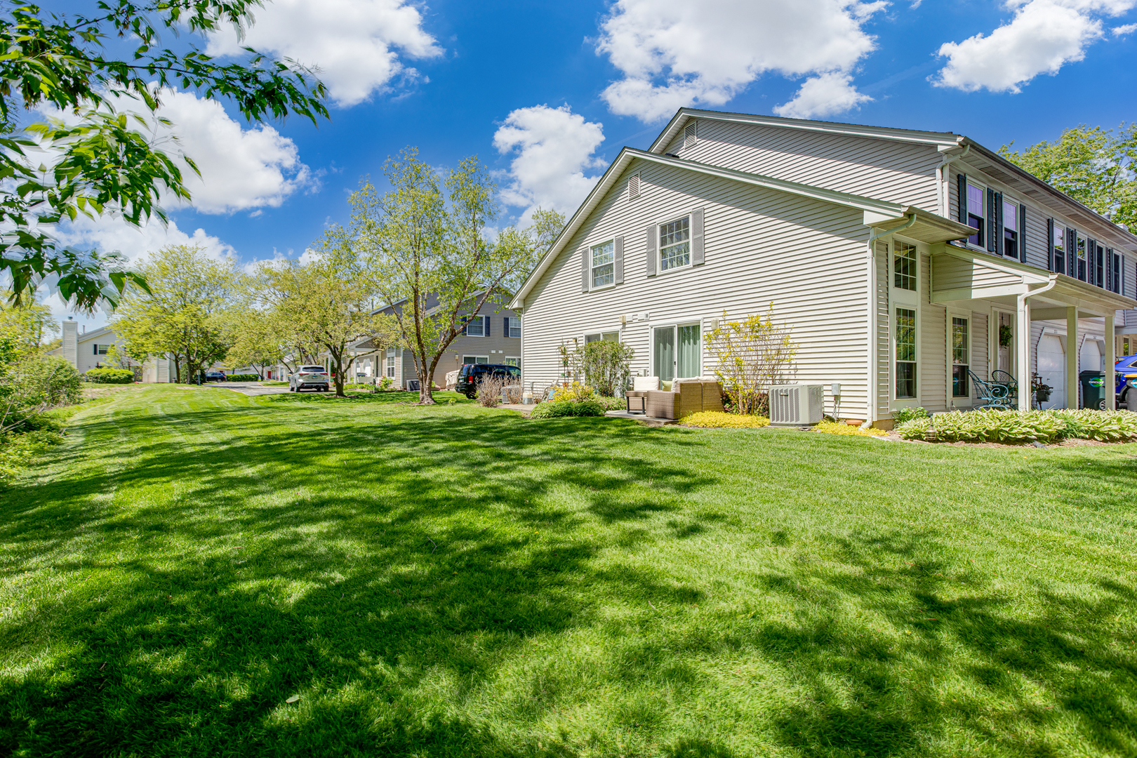 271 BUTTERNUT Lane #271, Streamwood, IL 60107