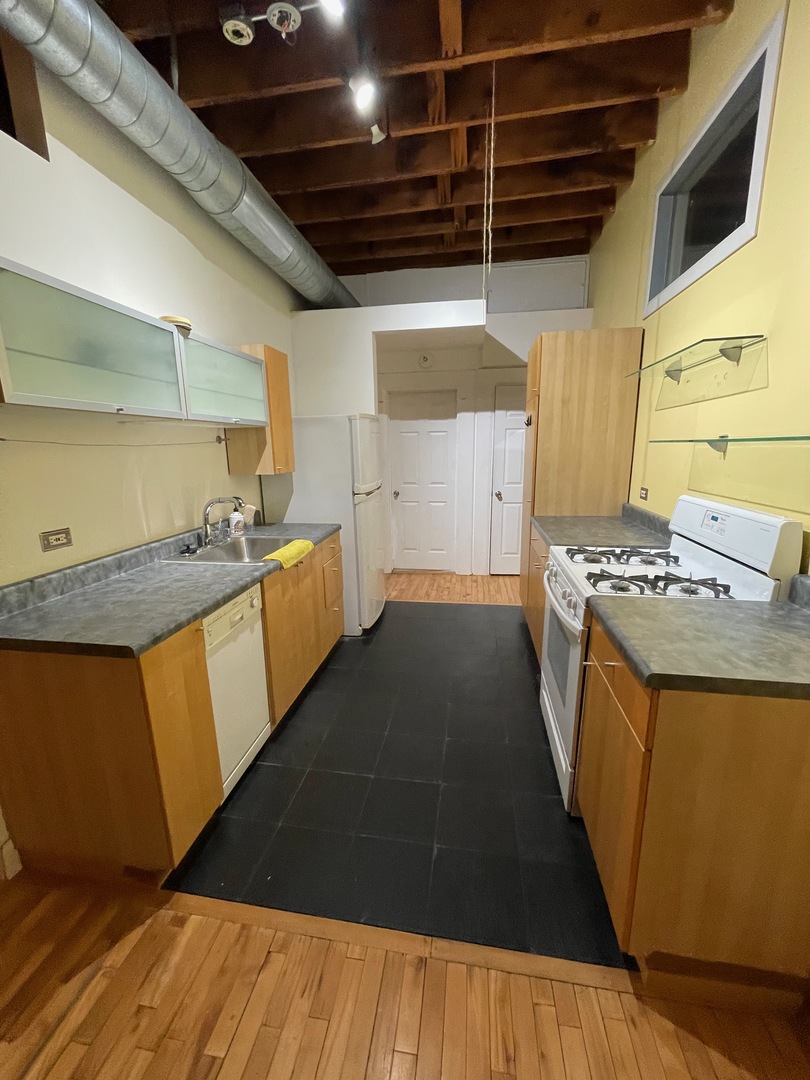 2322 W Roosevelt Road #2N, Chicago, IL 60608